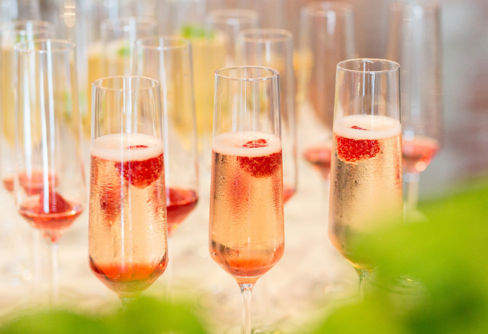 Catering Firmenjubiläum in Köln mit Sektempfang