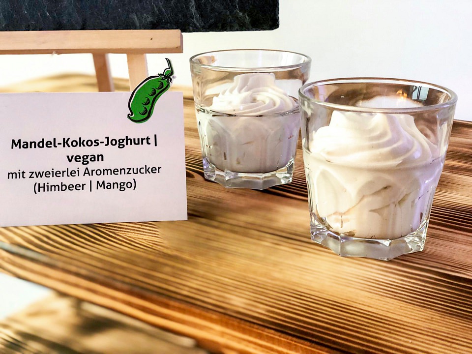 Veganes Catering mit Joghurt als Nachtisch